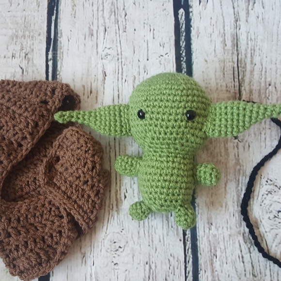 Crochet Baby Yoda Amigurumi - Picture 11 of 16
